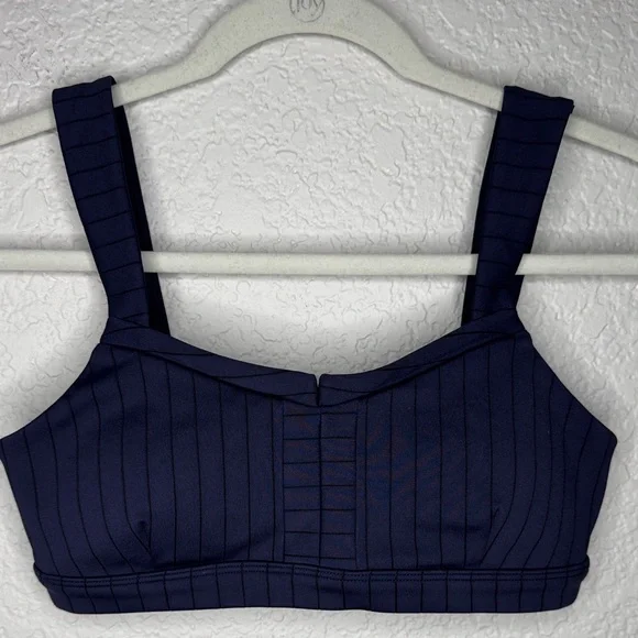 Alo Yoga Pinstripe Jaquard Captive Sports Bra Size Small Like New Low Impact - Picture 2 of 4
